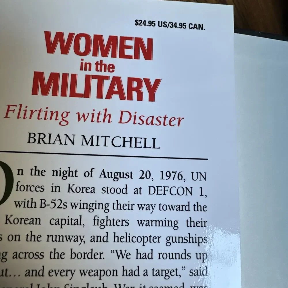Women in the‎ Military : Flirting with Disaster by Brian Mitchell 1998 HCDJ